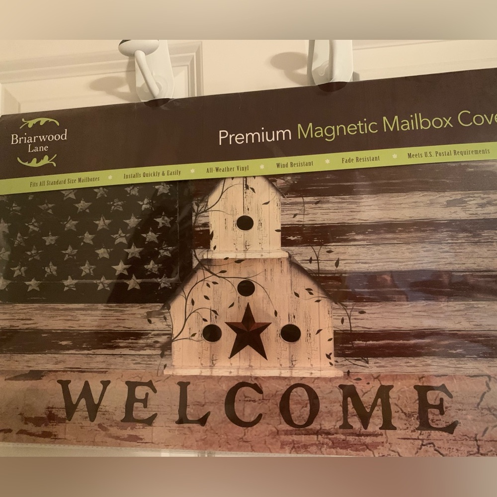 Magnetic mailbox cover